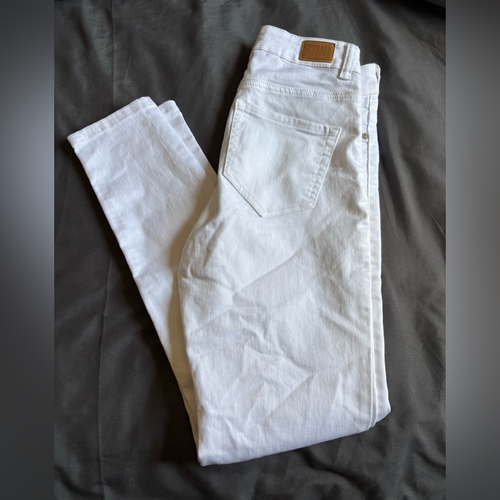 Elegant White Skinny Jeans for Women